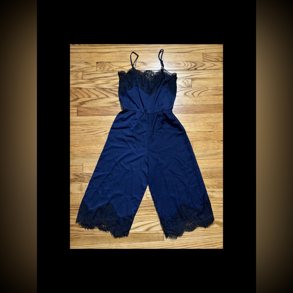 caren forbes navy and black lace sleeveless romper size Small